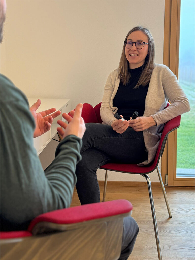 Michaela Fessler Kinesiologie-Beratungsgespräch